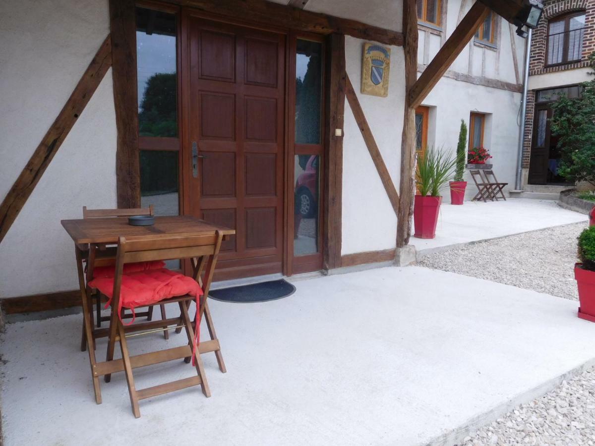 La Chambre D'Amis La Costignieres Montgueux Exterior photo